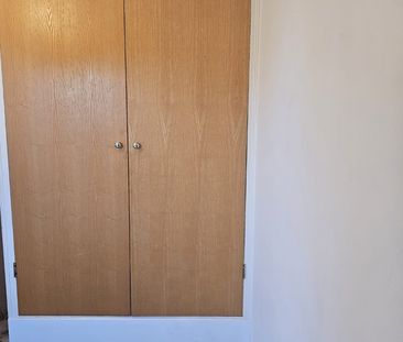 Room in a Shared Flat, Upper Richmond Road, SW15 - Photo 2