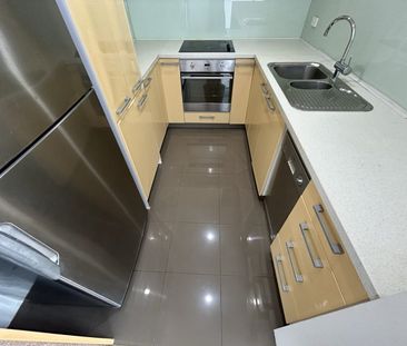 Sophisticated Inner-City Living with Views! - Photo 5
