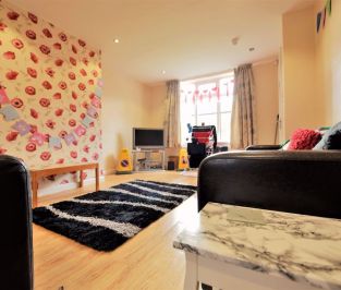 5 bedroom House in Langdale Gardens, Leeds - Photo 5