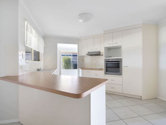 Spacious 4 Bedroom Family Home - Photo 1