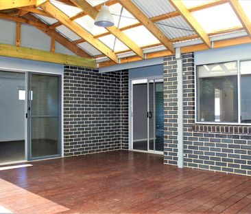 SPACIOUS FAMILY HOME!! - Photo 1