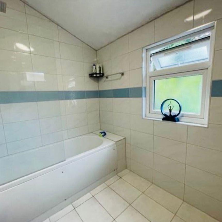 Room in a Shared House, Mary's Road, E10 - Photo 1