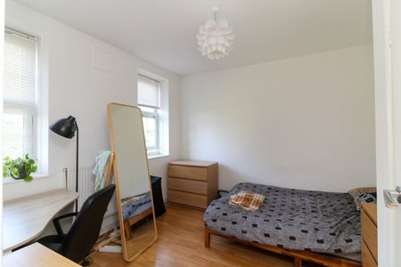 4 Bed Flat, Howland House, SW16 - Photo 4