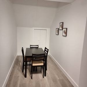 2 bedroom basement 950sqft - Photo 2