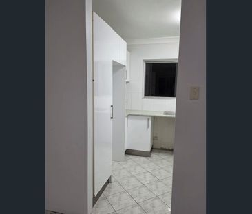 Fairfield Central Living: 2-Bed Unit Just 5 Mins Walk to Train & Sh... - Photo 6