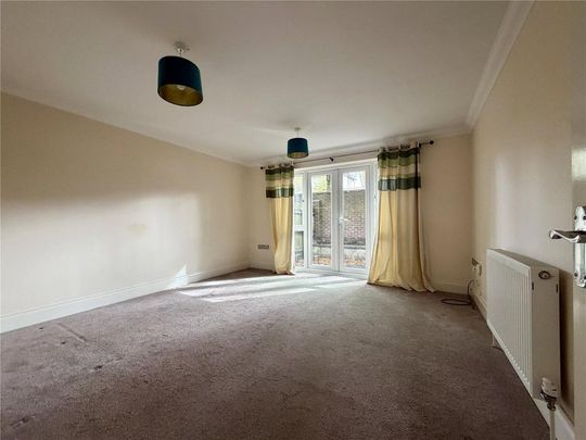 4 bedroom end of terrace house to rent - Photo 1