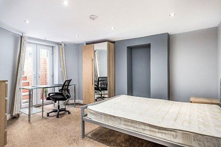 4 bedroom flat to rent - Photo 4