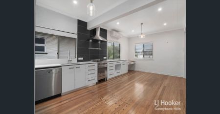 Gorgeous 3 Bedroom home immaculately presented - Photo 4