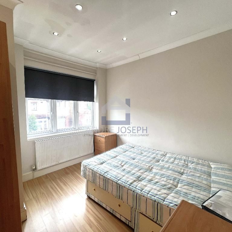 3 Bedroom Flat To Rent - Photo 1