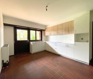 ZEER RUIME HALFOPEN BEBOUWING MET 4 SLPK EN ZUIDTUIN - Photo 2