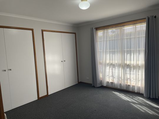 2/476 Regina Avenue, North Albury NSW 2640 - Townhouse For Rent | Domain - Photo 1