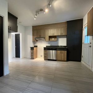 Ville-Marie - 4 1/2 Avec Parking + Cour - Photo 2