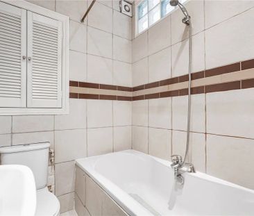 1 bedroom flat in London - Photo 4