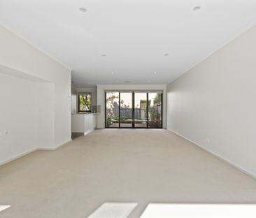 Spacious Three Bedroom Home - Photo 1