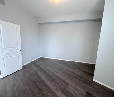 Avail. Dec 1st: Downtown – Top floor, 1 bedroom condo - Photo 2