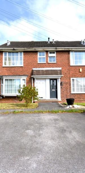 1 bedroom Flat in Abbeydale Grove, Leeds - Photo 1