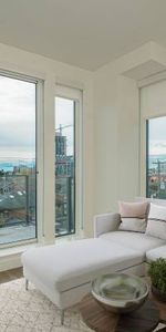 Luxury 2 bed 2 bath + flex condo 900 sqft - Photo 4