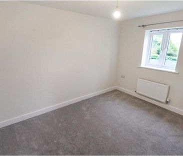 8, Lloyd Way, Ludlow - Photo 2