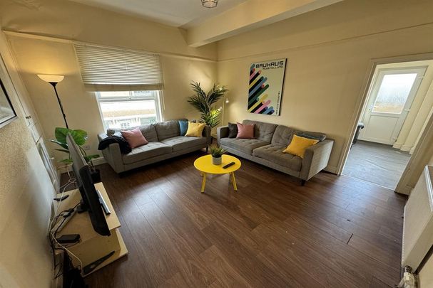 1 bedroom in a flat share to rent - Photo 1