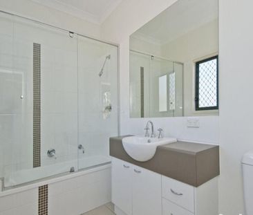 Family Home in quiet small complex - Photo 5