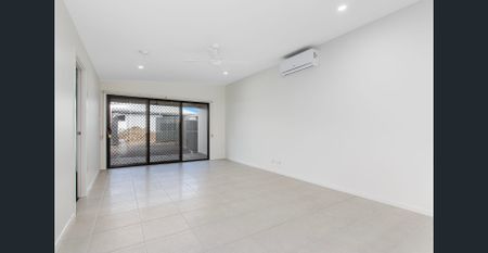 Modern Four Bedroom Duplex - Photo 2