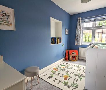 Hollies Avenue, West Byfleet - 4 bedrooms Property for lettings - S... - Photo 6