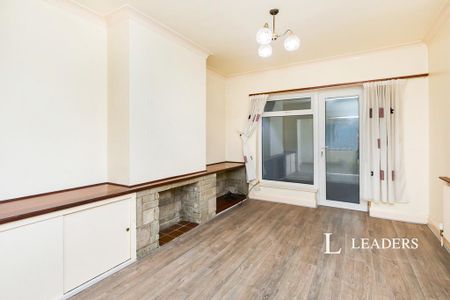 3 bedroom semi-detached house to rent - Photo 2