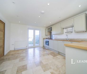 3 bedroom semi-detached house to rent - Photo 6
