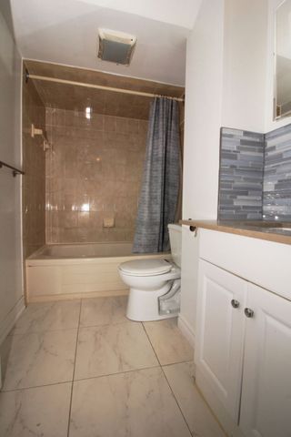 For Lease - 382 Walton Street, Oakville, Ontario - Photo 2