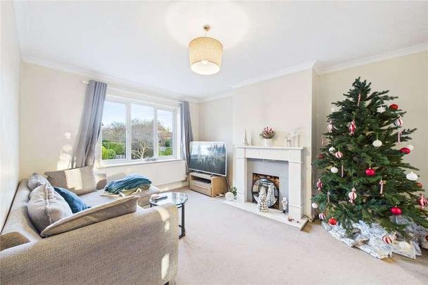 Stable Close, Burghfield Common, Reading, Berkshire, RG7 - Photo 1