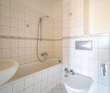 Helle Familienwohnung mit 68 qm + Loggia + PkW- Stellplatz!!! - Photo 3