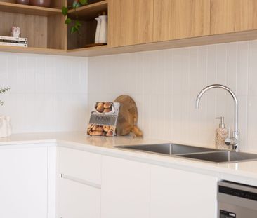 Brand New 3 Bedroom Apartment on 7th Floor with Hinterland Views - Photo 3