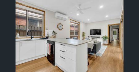 Beautifully Updated 2 Bedroom + Study Home in Great Location! - Photo 3