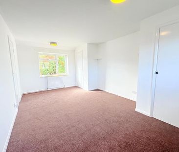 2 bedroom end of terrace house to rent - Photo 3