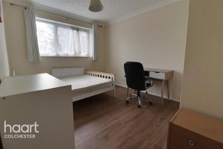 4 bedroom terraced house to rent - Photo 3