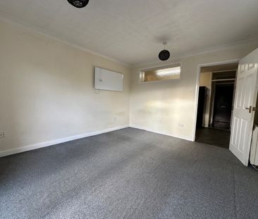 Studio Flat, Alma Road, SO14 - Photo 1