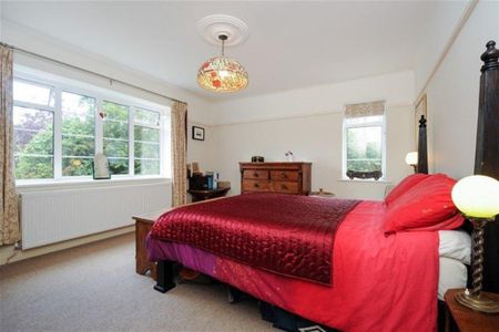 3 bedroom flat to rent - Photo 4