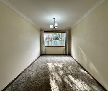 Rare Rental on Rixon! - Photo 2