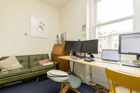 4 bedroom flat to rent - Photo 2