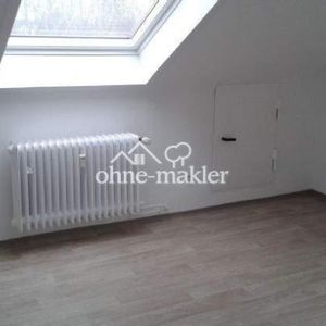 Sehr schöne 2-Zimmer-Dachgeschoss-Wohnung mit guter zentraler Anbindung - Photo 2