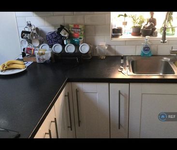 1 bedroom in a house share to rent - Photo 4