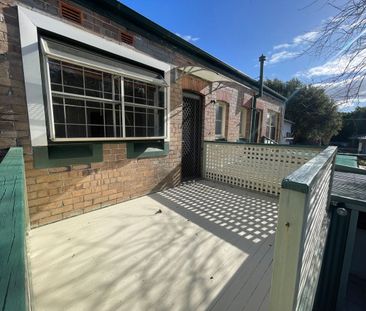 Charming 2 Bedroom Semi Home - Photo 2
