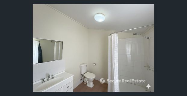 Charming Paddington Home Awaits You - Photo 1