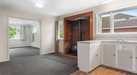 Family Home in Spreydon - Photo 3