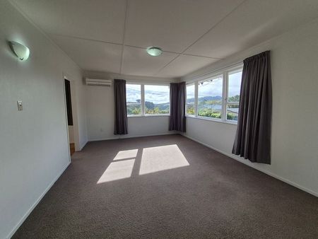4 Bedroom,Bus route,walk to schools - Photo 3