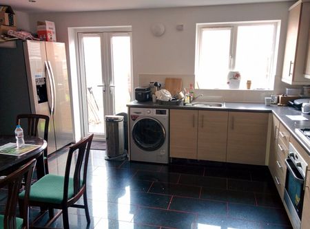 Room in a Shared House, Signals Drive, CV3 - Photo 3