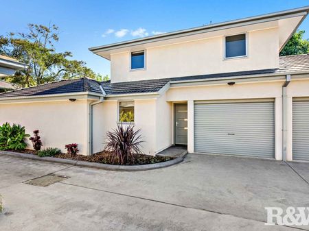 Spacious Townhouse - Photo 4