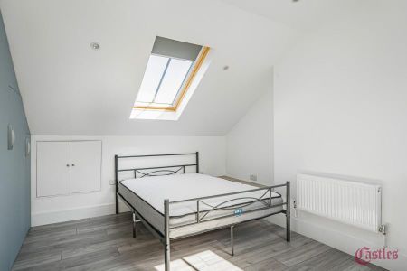 4 bedroom terraced house to rent - Photo 3