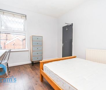 4 bed Mid Terraced House for Rent - Photo 5