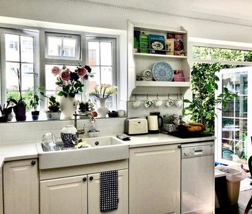 Room in a Shared House, Cavendish Gardens, IG11 - Photo 5